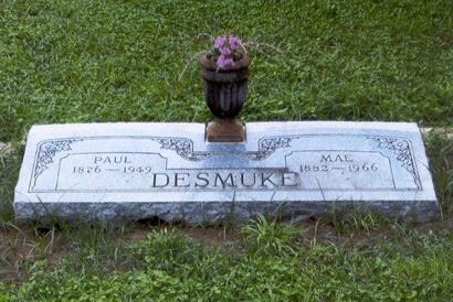 Paul and Mae Desmuke Gravesite at Jourdanton City Cemetery Texas