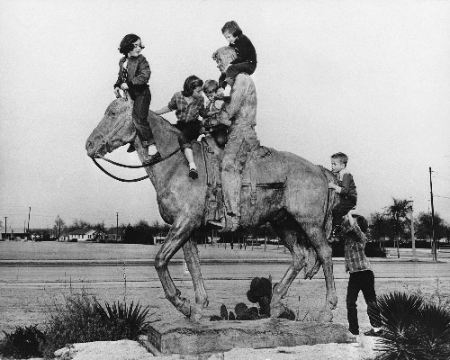 Will's Playmates statue, Will Rogers Coliseum, Fort Worth TX