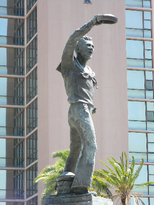 FL - Clearwater Memorial Causeway Sailor Statue