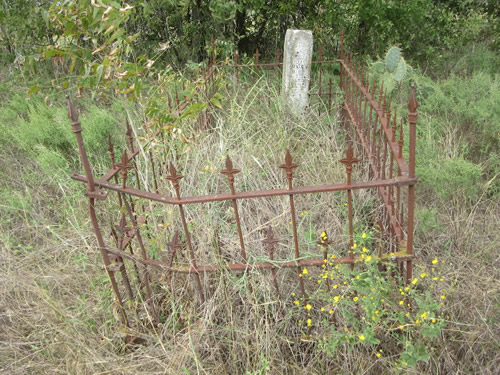 Benton  TX -  fenced in grave in Benton City Cemetery