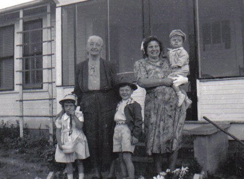 Dewee TX  - Hassler children Alfred, Barbara and Werner