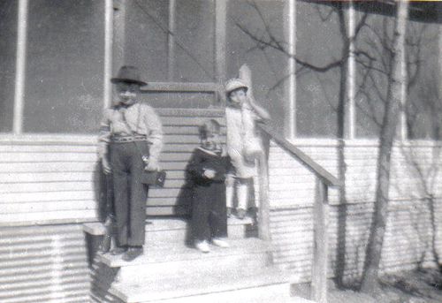 Dewee TX  - Hassler children Alfred, Barbara and Werner