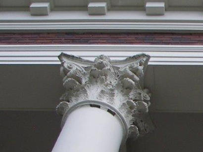 TX - Live Oak County Courthouse column