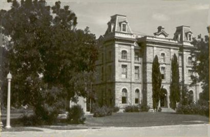 Goliad County Courthouse without clock tower