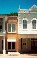 Lott Building, a narrow building on the square
