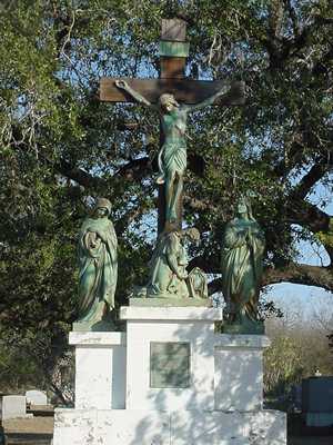 Gussetville Cemetery statues Texas