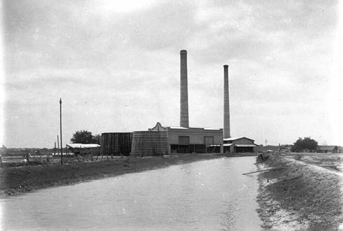 Hidalgo Pumping Station and irrigation canal,  Hidalgo Texas old photo