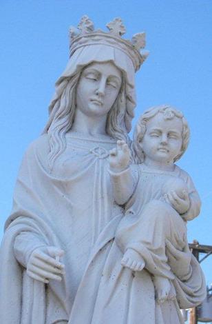 Losoya Texas,  El Carmen Cemetery  Statuary