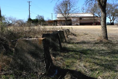 Luxello Texas - Gas station ruins