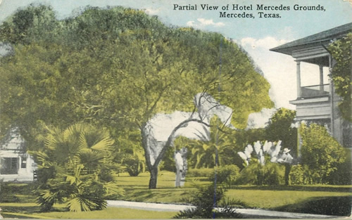 Mercedes TX - Hotel Mercedes grounds