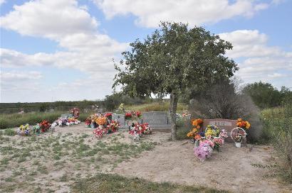 Pila Blanca TX Cemetery Scene