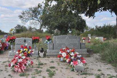 Pila Blanca TX Cemetery Scene