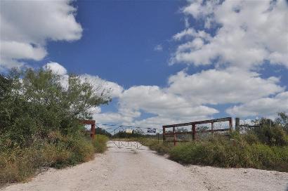 Pila Blanca TX - Gate