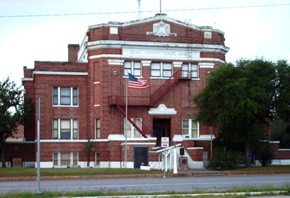 1916 Duval County Courthouse today, San  Diego Texas