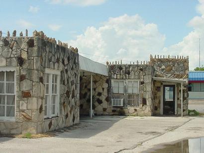 Luling Texas old tourist court