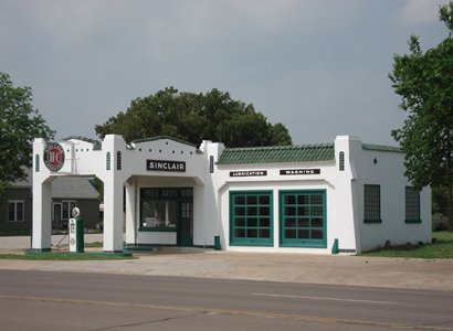 Restored Sinclair filling station, Albany Texas