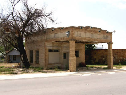Albany Tx - Closed Gas Station