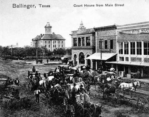 Ballinger TX - Runnels County courthouse & public square