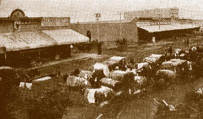 Hauling cotton, Ballinger street scene, old photo