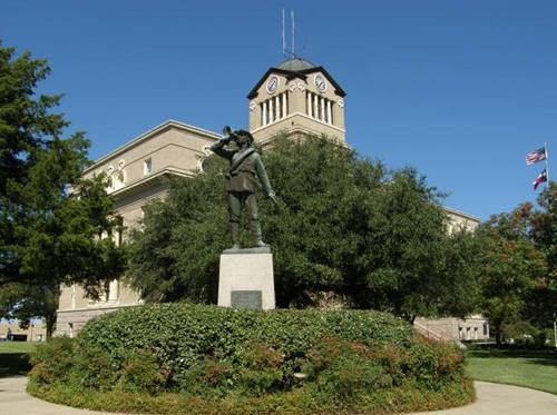 Corsicana TX - Navarro County Courthouse & statue
