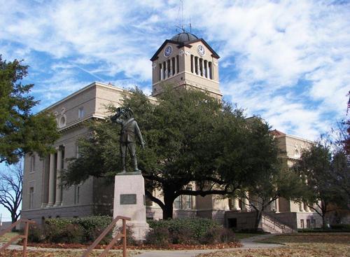 Corsicana Texas - Navarro County courthouse and Confederate Monument