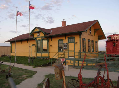 Hale CenterT x - 1910 Santa Fe Depot,  Hale County Museum