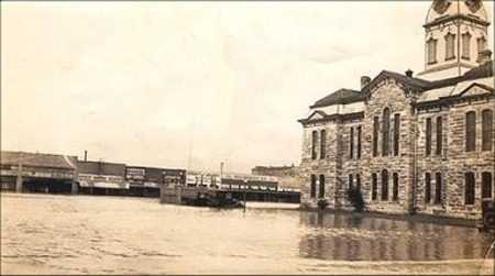 Lampasas courthouse and square in the 1957 flood