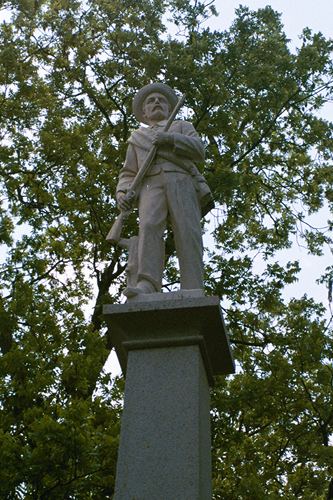 Confederate statue on the Gregg County courthouse lawn, Longview texas