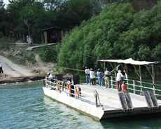 Los Ebanos ferry with passengers