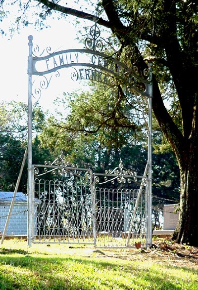 New Ulm TX - Frnka Family Cemetery 