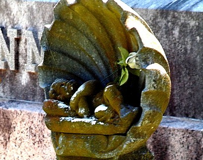 Paris TX Greenwood Cemetery  child in shell