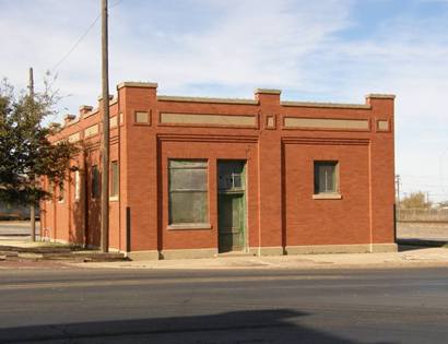 Quanah Tx - Red Brick Building