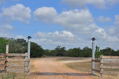 Rek Hill TX  gate with cattle guard