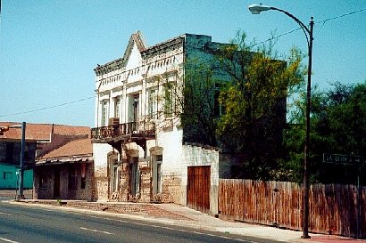 Rio Grande City TX  white building