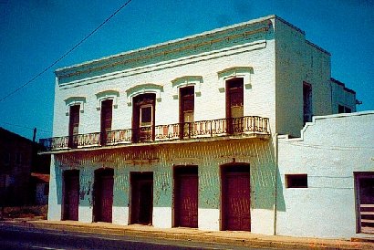 Rio Grande City TX  white building