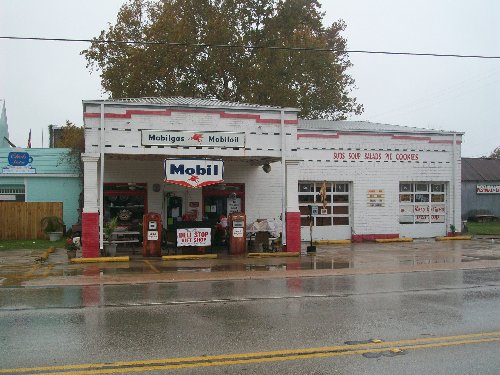 Smithville TX - Mobil Gas Station