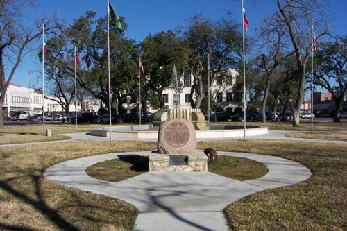 Guadalupe County courthouse fountain and memorial, Seguin Texas