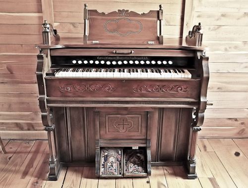 Shelby TX - Shelby Inn Wedding Chapel  organ