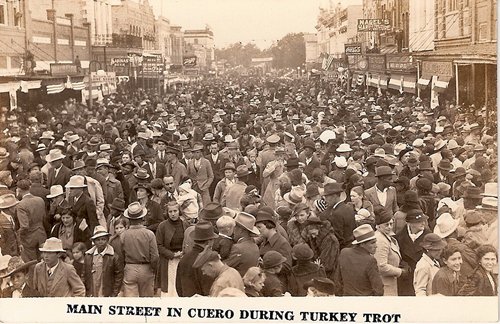 Turkey Trot Crowd, Cuero TX old photo 