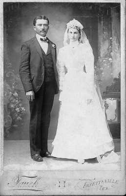 Fayetteville TX, Tauch Studio Wedding Cabinet Card