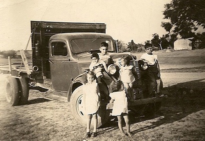 Los Ebanos TX -  Reyna siblings 1947