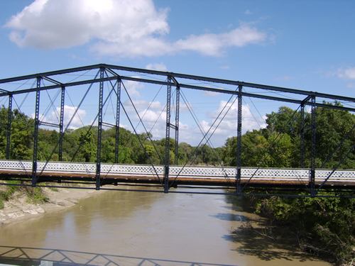 Sideview Sugarloaf Bridge , Milam County, Texas, over Little River 