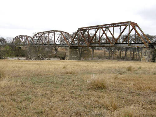 TX Kendall County Closed Railroad Through Truss Bridge