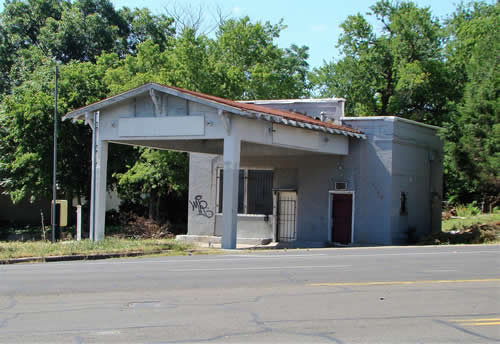 Waco TX - Abandoned Gas Station, 5th St. and Herring Avenue