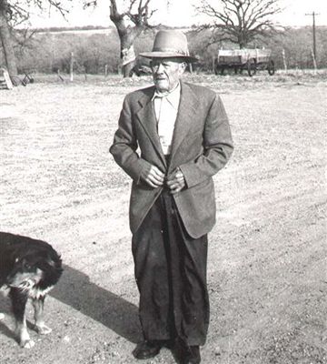 Joe Duke on Desdemona farm, Texas