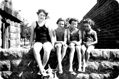 Gray Mule, aka Edgin, TX -  1930s girls sitting on rock fence