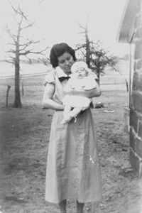Jellico Texas - Log cabin, mother and baby 