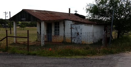 Oxford TX - Closed gas station