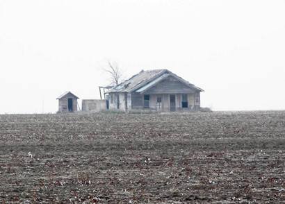 Wilmeth Texas abandoned house on a field