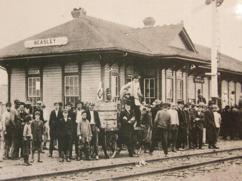 Beasley TX Depot & passengers,  old photo